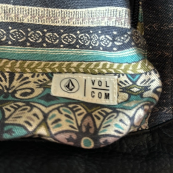 Volcom Patterned Backpack 🎒 - Picture 3 of 4